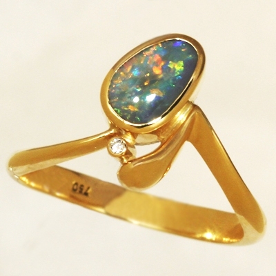 18k Yellow Gold Ring with a Diamond and a BLACK OPAL Rare Cloverleaf Harlequin pattern